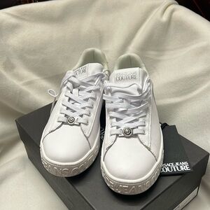 Versace jeans couture size 40